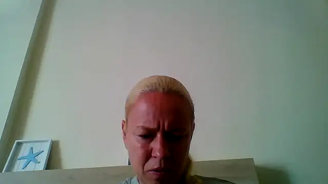Snapshot of jennyblondeuk chatting on 04-16-26, 01:45 jennyblondeuk online show from 04-16-26, 01:45