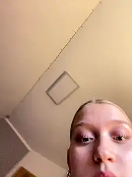 EmmiPemmi online show from 12-21-25, 01:51