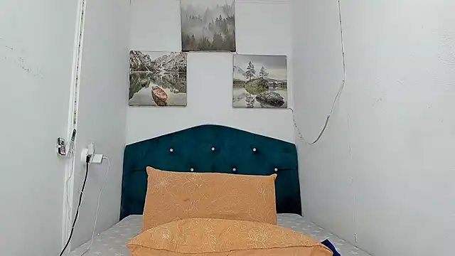 RedAssHottie online show from 02-19-25, 07:06