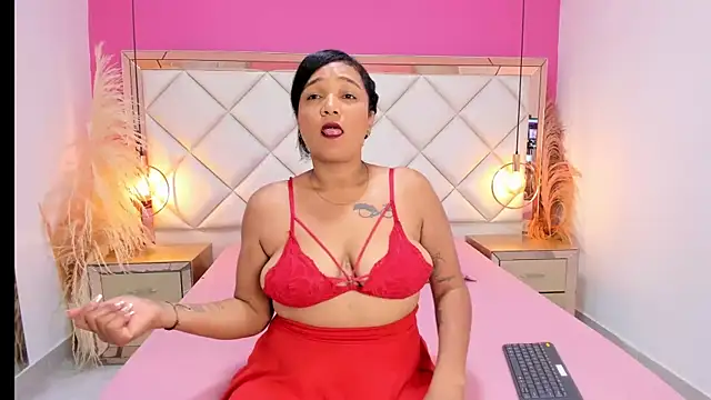 Snapshot of Sara_Cherry_ chatting on 12-20-25, 11:56 Sara Cherry online show from 12-20-25, 11:56