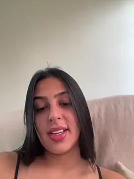 Snapshot of jujuarantes__2026 chatting on 04-28-26, 02:11 jujuarantes 2026 online show from 04-28-26, 02:11