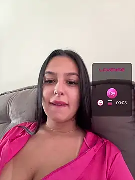 Snapshot of jujuarantes__2026 chatting on 06-08-26, 02:17 jujuarantes 2026 online show from 06-08-26, 02:17