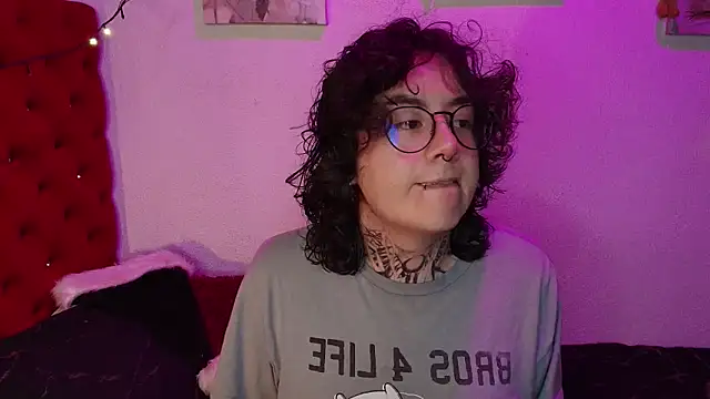 VelvetKai nom online show from 12-23-25, 06:44