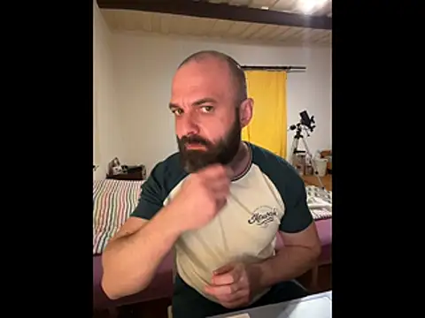 Snapshot of DamonSalvatore2 chatting on 03-06-26, 07:32 DamonSalvatore2 online show from 03-06-26, 07:32