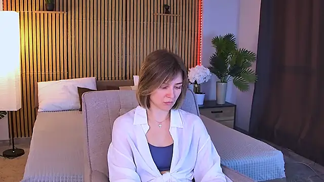 Snapshot of EmeraldGlow chatting on 04-20-26, 03:04 EmeraldGlow online show from 04-20-26, 03:04