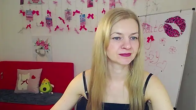 Snapshot of MelissaTyler chatting on 05-06-26, 11:15 MelissaTyler online show from 05-06-26, 11:15