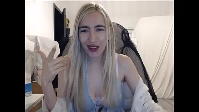 BarbieBlondieGirl online show from 03-07-26, 07:44