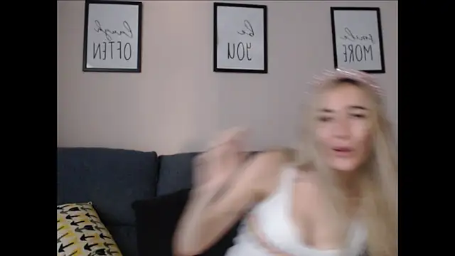Snapshot of BarbieBlondieGirl chatting on 06-08-26, 10:15 BarbieBlondieGirl online show from 06-08-26, 10:15