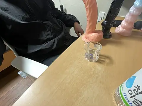 koreanbottom03 online show from 03-19-26, 11:36