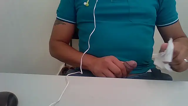 Snapshot of Moreno_Casado_Safado chatting on 07-27-26, 12:34 Moreno Casado Safado online show from 07-27-26, 12:34
