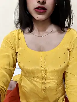 Snapshot of Yours-Zeenat chatting on 04-16-26, 10:38 Yours-Zeenat online show from 04-16-26, 10:38