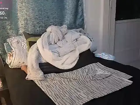 Snapshot of DacyVandal94 chatting on 02-15-26, 03:03 DacyVandal94 online show from 02-15-26, 03:03