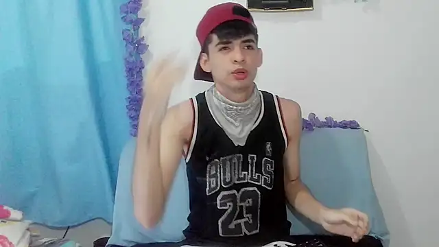 Snapshot of nico22love chatting on 02-22-26, 03:43 nico22love online show from 02-22-26, 03:43