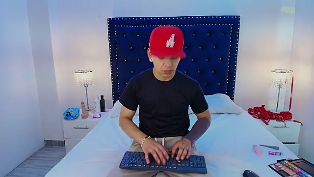 Jaden and sofia online show from 05-09-26, 03:23
