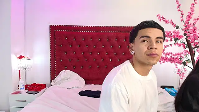 Jaden and sofia online show from 05-17-26, 04:14
