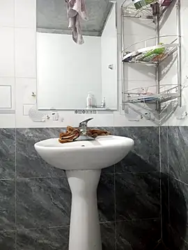 Snapshot of congchua977 chatting on 04-15-26, 10:32 congchua977 online show from 04-15-26, 10:32