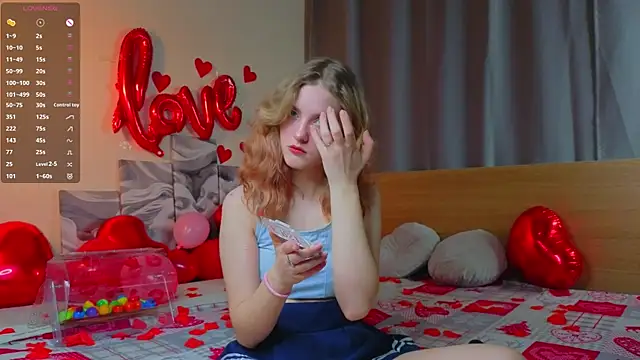 Snapshot of RennaHettes chatting on 02-15-26, 01:13 RennaHettes online show from 02-15-26, 01:13