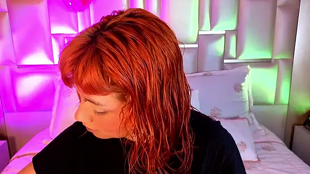 Snapshot of Sienna_Desiree chatting on 02-12-26, 01:06 Sienna Desiree online show from 02-12-26, 01:06