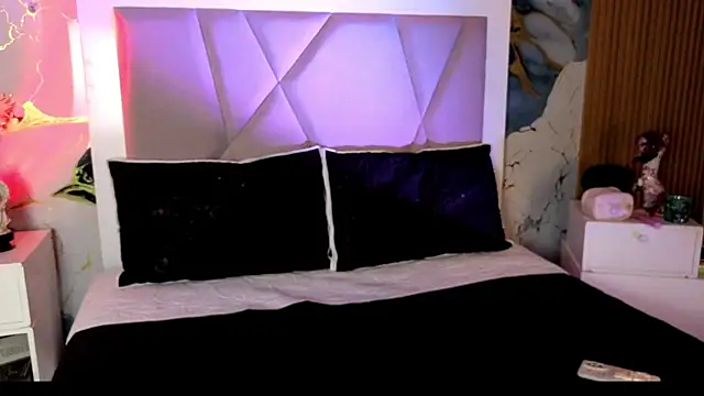 Snapshot of Sienna_Desiree chatting on 04-04-26, 02:25 Sienna Desiree online show from 04-04-26, 02:25