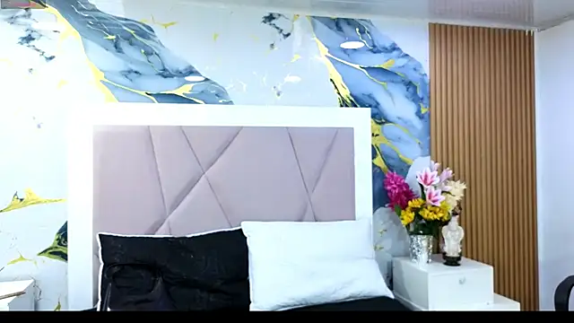 Snapshot of Sienna_Desiree chatting on 04-15-26, 07:58 Sienna Desiree online show from 04-15-26, 07:58