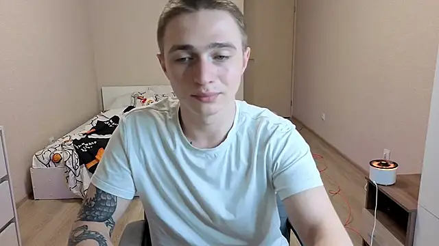 Snapshot of LEO__MILLER chatting on 05-19-26, 09:54 LEO MILLER online show from 05-19-26, 09:54