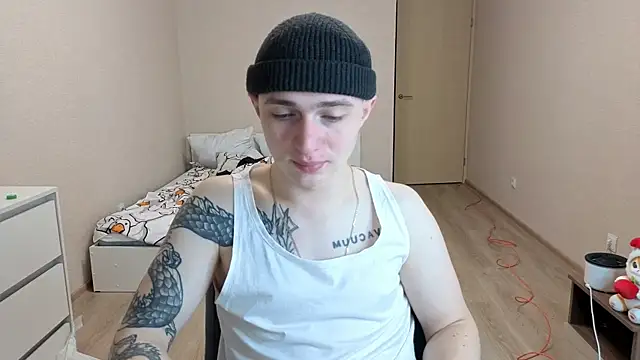 Snapshot of LEO__MILLER chatting on 05-27-26, 07:00 LEO MILLER online show from 05-27-26, 07:00