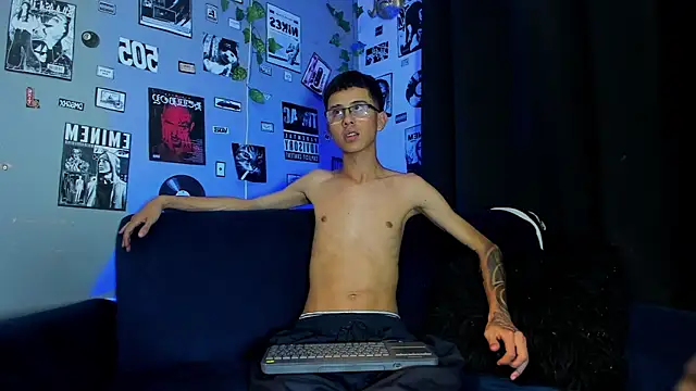 Snapshot of asher_lux chatting on 05-13-26, 07:55 asher lux online show from 05-13-26, 07:55