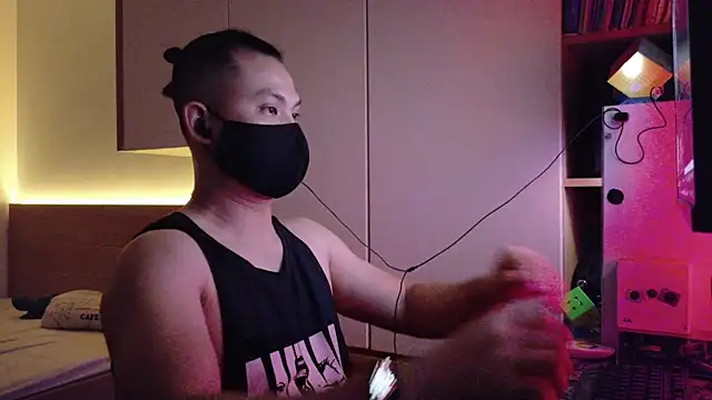 Snapshot of OnlyHand9x chatting on 04-19-26, 06:10 OnlyHand9x online show from 04-19-26, 06:10