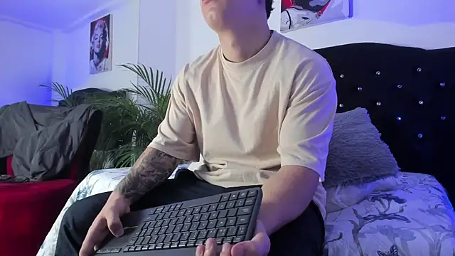 Liam saint online show from 04-08-26, 12:16