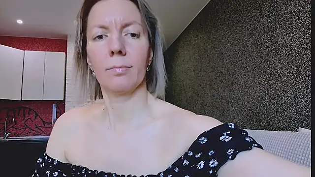 Amanda Luxe online show from 03-04-26, 03:12