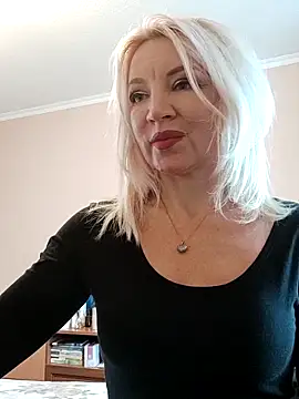 Snapshot of MiraStar984 chatting on 02-18-26, 02:02 MiraStar984 online show from 02-18-26, 02:02