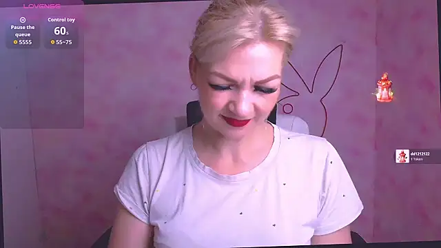 Snapshot of Madonna_Fire chatting on 05-09-26, 05:56 Madonna Fire online show from 05-09-26, 05:56