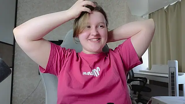 Snapshot of Ol1via chatting on 06-18-26, 02:10 Ol1via online show from 06-18-26, 02:10