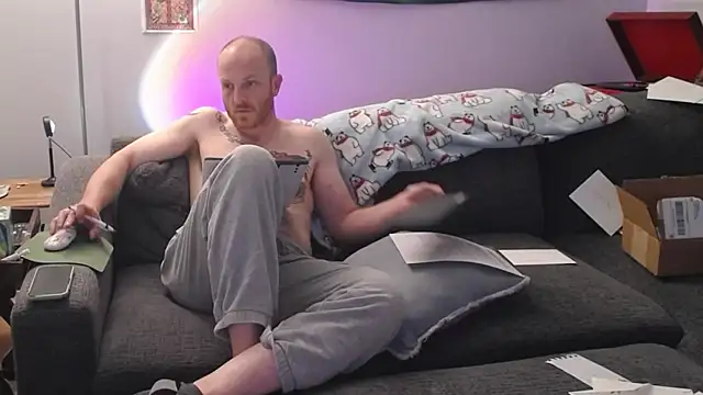 Snapshot of SeanSativa chatting on 05-24-26, 02:05 SeanSativa online show from 05-24-26, 02:05