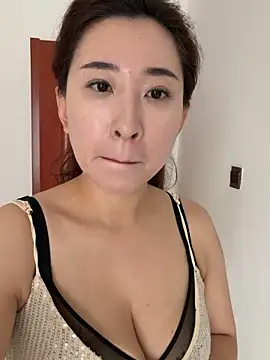 Snapshot of Jingjingxiang-520 chatting on 05-25-26, 01:11 Jingjingxiang-520 online show from 05-25-26, 01:11