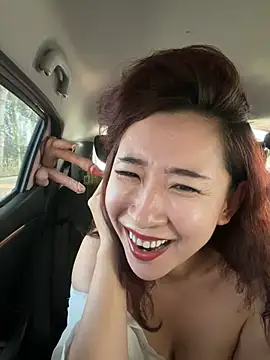 Snapshot of Jingjingxiang-520 chatting on 06-13-26, 11:57 Jingjingxiang-520 online show from 06-13-26, 11:57