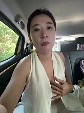 Snapshot of Jingjingxiang-520 chatting on 06-14-26, 05:09 Jingjingxiang-520 online show from 06-14-26, 05:09