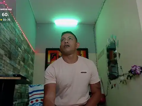 Snapshot of Antwan145 chatting on 02-09-26, 12:09 Antwan145 online show from 02-09-26, 12:09