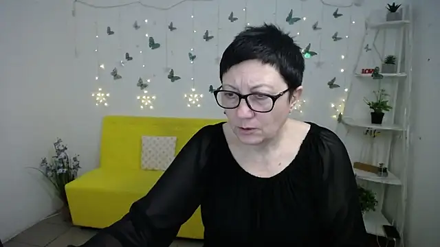 EmilyL0ve online show from 03-12-26, 06:25