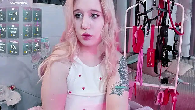 Snapshot of _FrostLuna chatting on 01-09-26, 05:43 FrostLuna online show from 01-09-26, 05:43