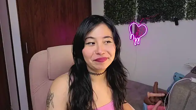 Snapshot of LolaOpalX chatting on 05-13-26, 12:19 LolaOpalX online show from 05-13-26, 12:19