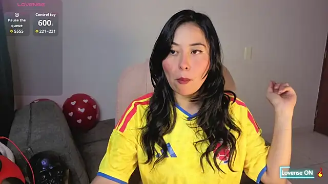 Snapshot of LolaOpalX chatting on 06-18-26, 12:00 LolaOpalX online show from 06-18-26, 12:00