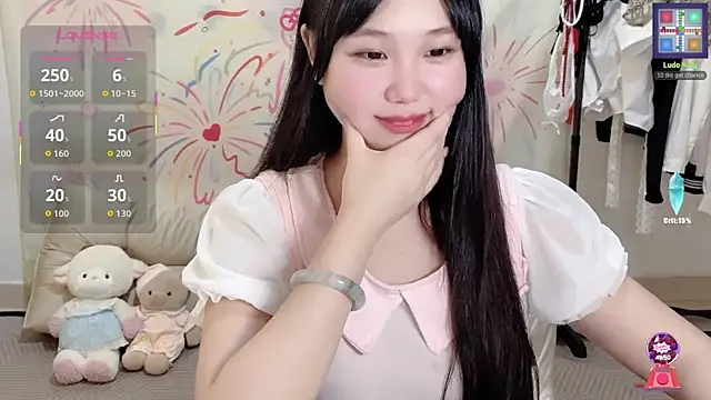 Snapshot of xiaoguai99 chatting on 06-27-26, 08:41 xiaoguai99 online show from 06-27-26, 08:41