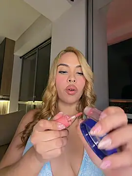 Snapshot of karymoron chatting on 04-25-26, 04:26 karymoron online show from 04-25-26, 04:26