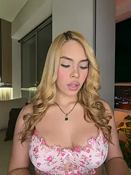 Snapshot of karymoron chatting on 05-14-26, 06:31 karymoron online show from 05-14-26, 06:31