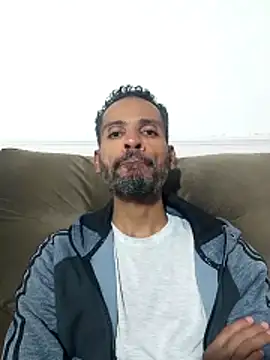 Snapshot of moreno_alpha_br chatting on 06-20-26, 11:18 moreno alpha br online show from 06-20-26, 11:18