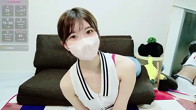 Snapshot of Rui-chaaan chatting on 05-11-26, 10:21 Rui-chaaan online show from 05-11-26, 10:21