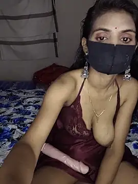 Snapshot of rani_coupleee chatting on 05-25-26, 04:24 rani coupleee online show from 05-25-26, 04:24