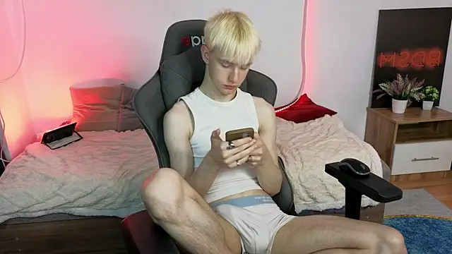 lucidangelok1 online show from 06-25-26, 04:12