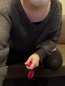 Snapshot of pon05240 chatting on 04-14-26, 05:02 pon05240 online show from 04-14-26, 05:02